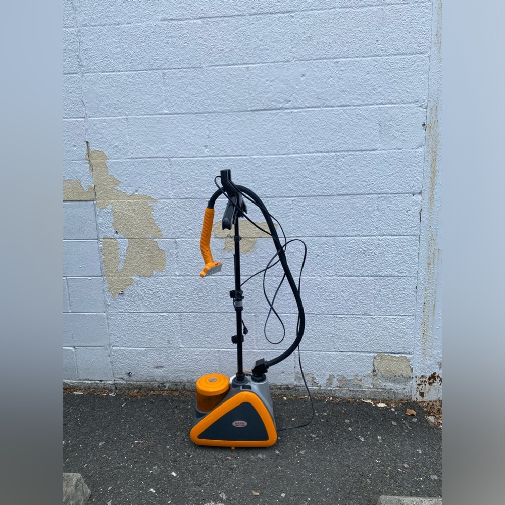 Haan standing garment fabric steamer